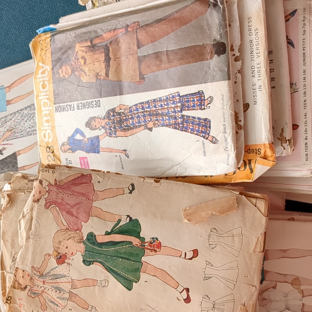 mixed lot of USED sewing patterns. NOT inspected for completeness. - Picture 3 of 5
